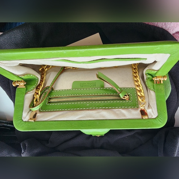 Lime Green Purse - read listing - Picture 10 of 16
